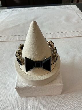 Black Agate Bow Vintage Gold Tone Bracelet